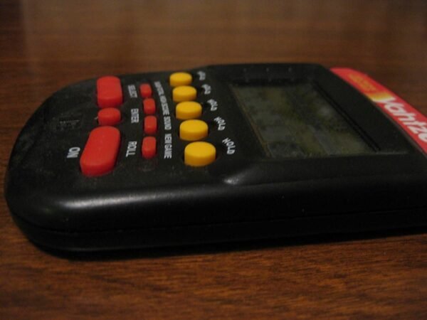 Yahtzee Handheld Electronic Game 1995 Kit Toy Fun Kids Pack